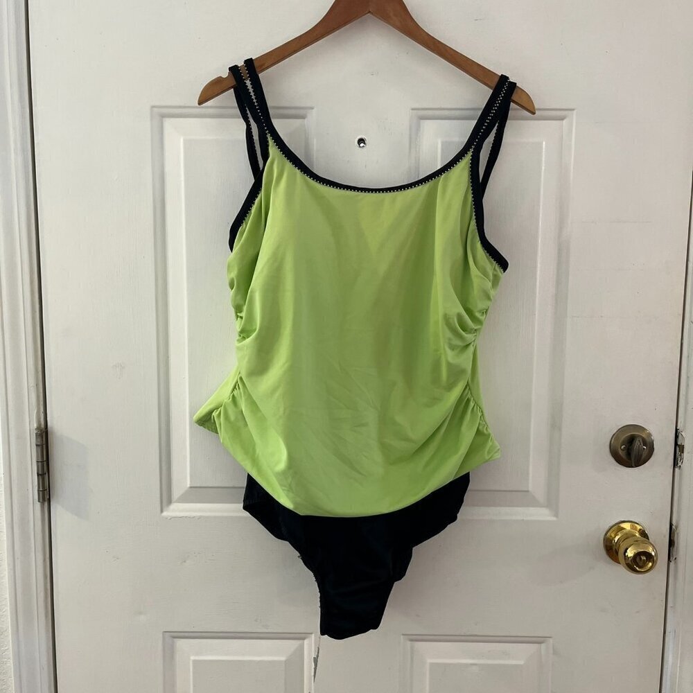 Miraclesuit Plus-Size Double Strap Slimming Middle One-Piece Swimsuit Sz 16W